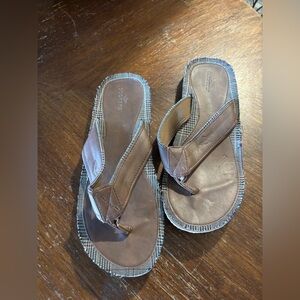Dockers Brown Flip-Flops with Gray Trim